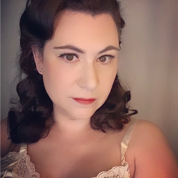 Meet your Posher, Amy - Picture 1 of 1